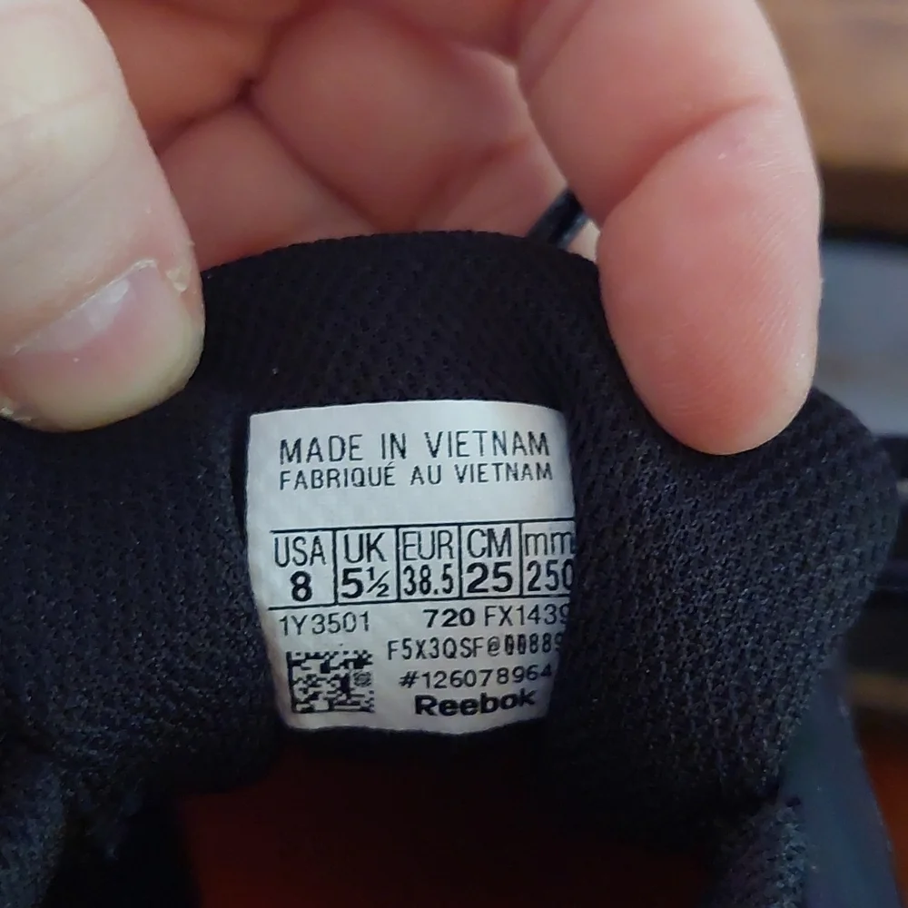 Shoes - Picture 4 of 4